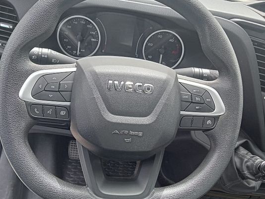 Vehicle image 8 / 8