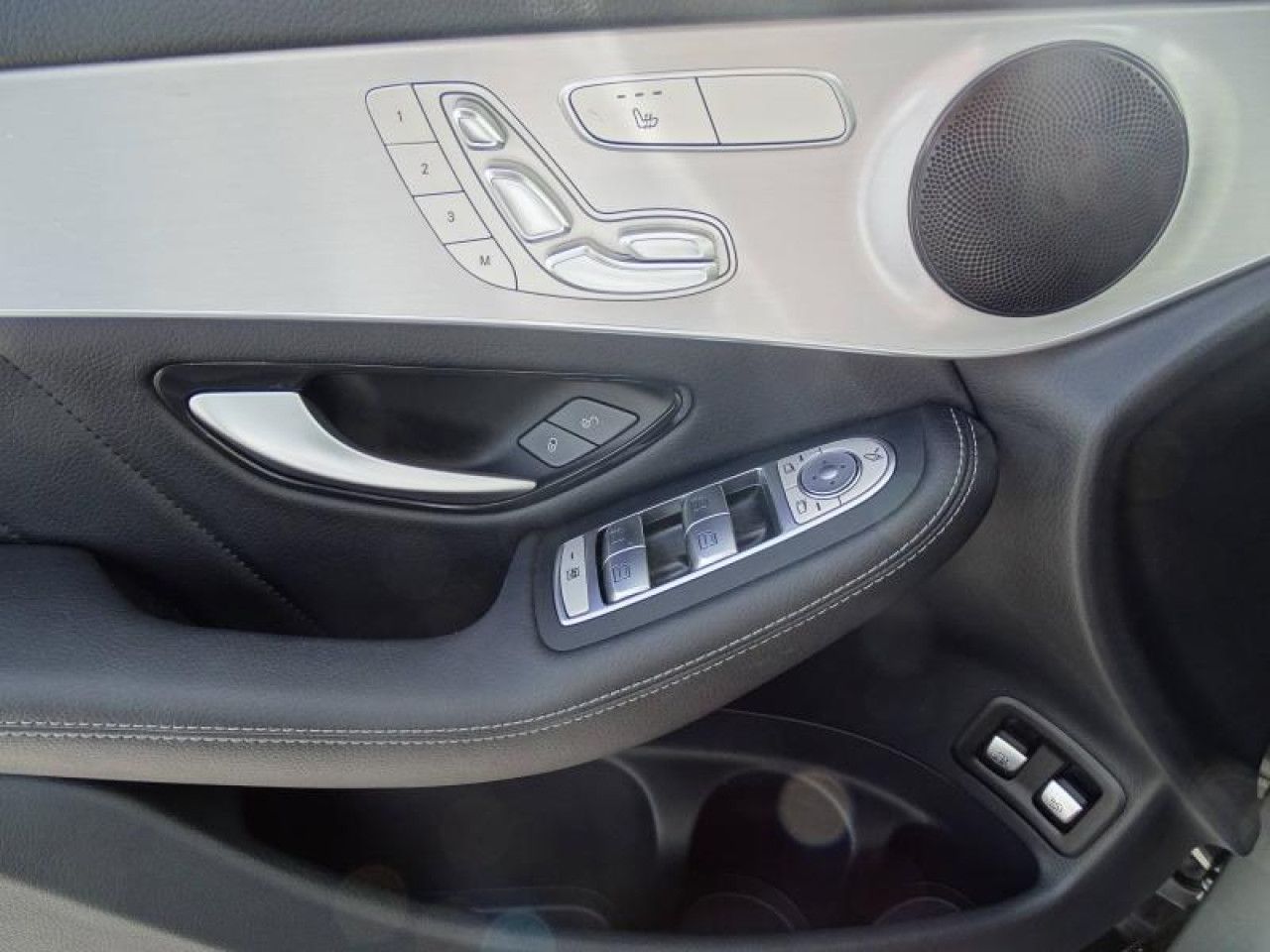 Photo du v&eacute;hicule 13 / 15