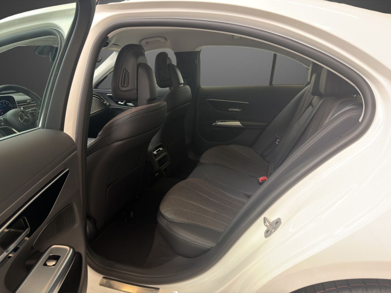 Mercedes-Benz E-Klasse – Bild 8