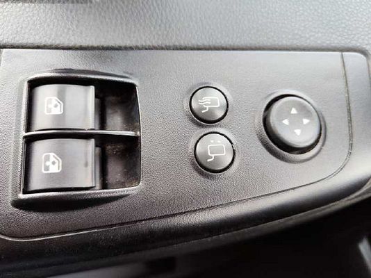 Vehicle image 14 / 16
