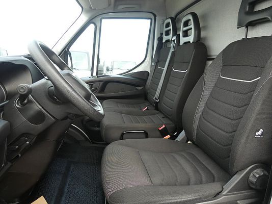 Vehicle image 6 / 7