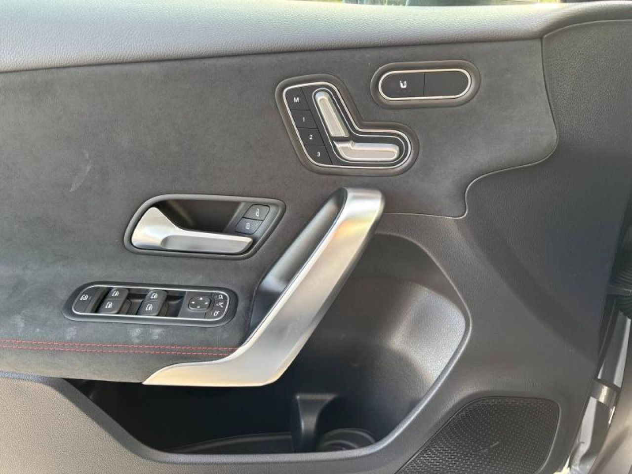 Photo du v&eacute;hicule 12 / 17