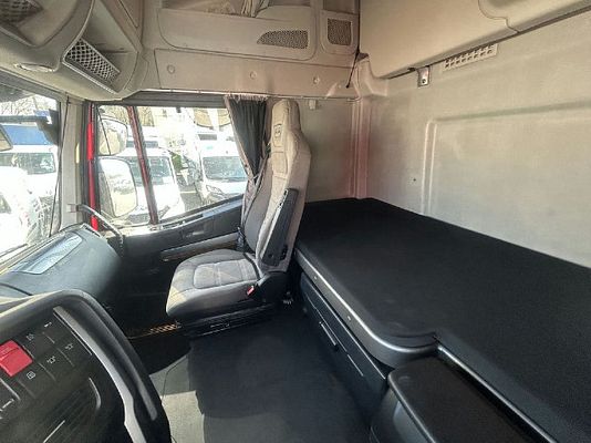 Vehicle image 10 / 13