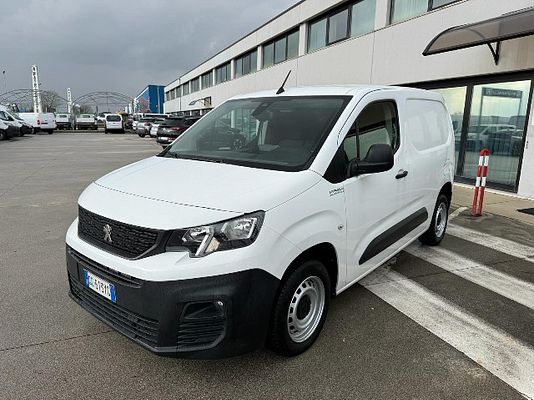 Vehicle image 3 / 14