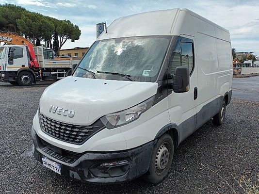 Vehicle image 1 / 5