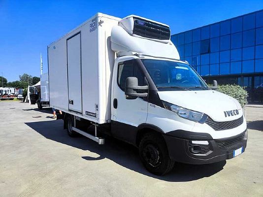 Vehicle image 2 / 13