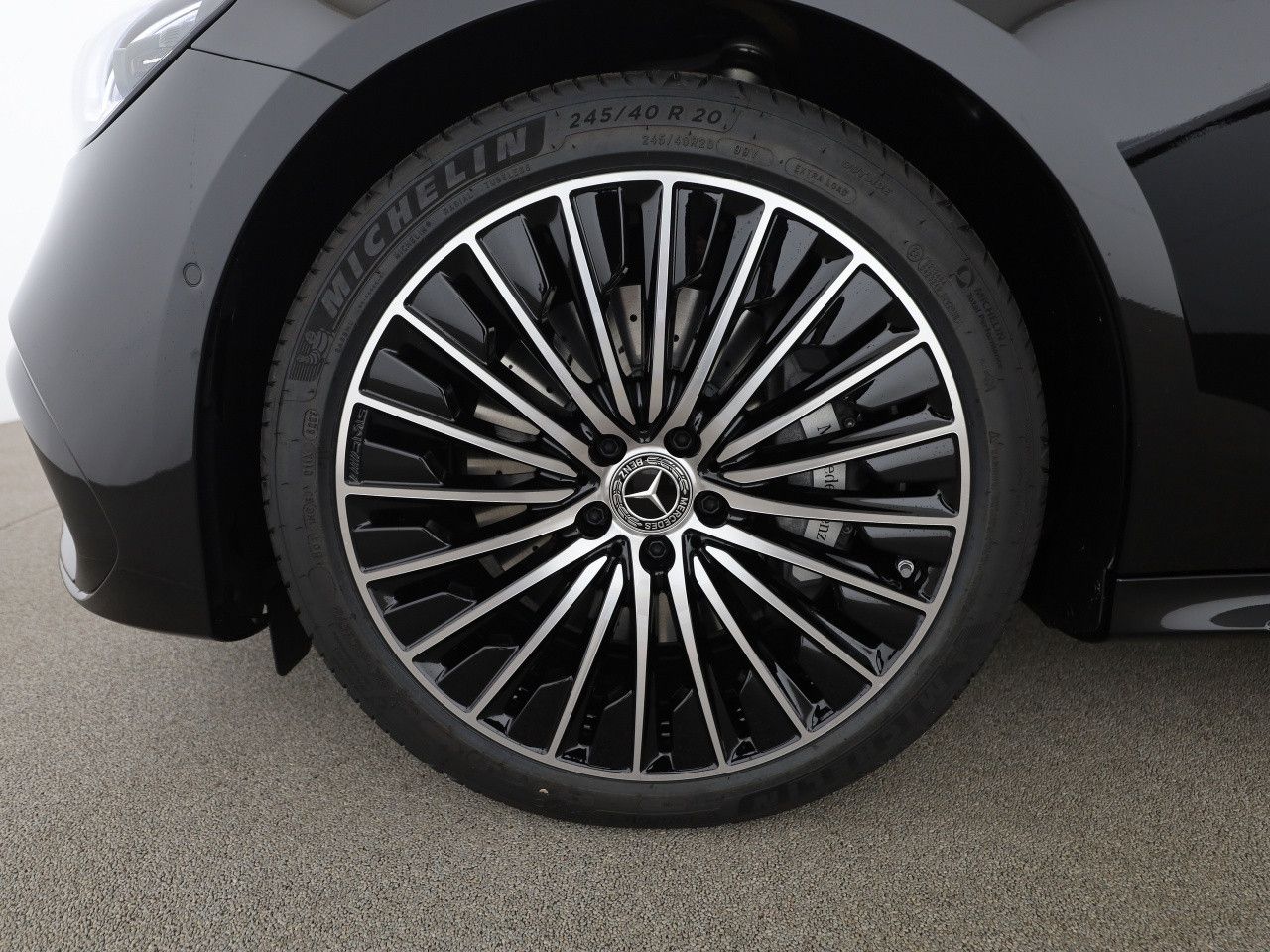 Mercedes-Benz E-Klasse – Bild 16