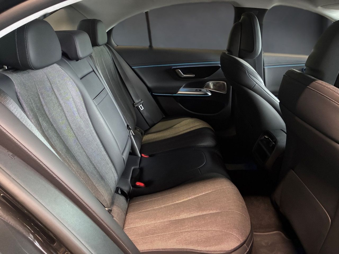 Mercedes-Benz E-Klasse – Bild 13
