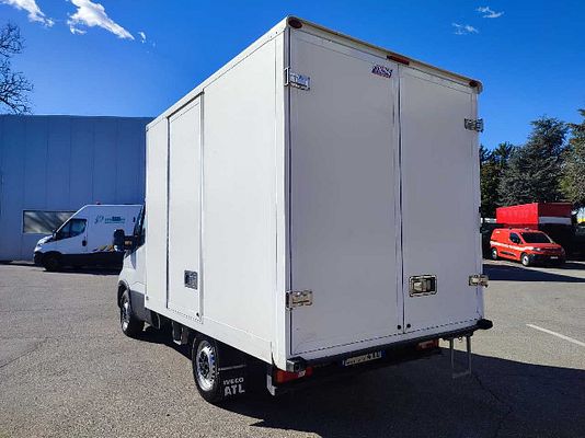 Vehicle image 7 / 12