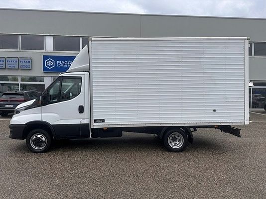 Vehicle image 4 / 18