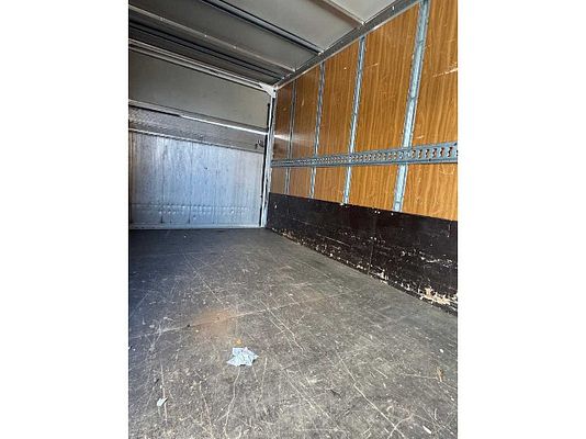 Vehicle image 8 / 8