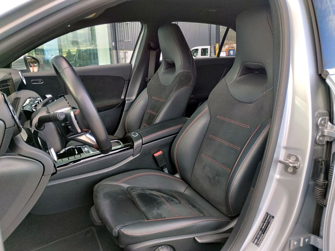 Imagem do ve&iacute;culo 5 / 12