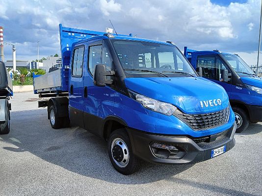 Vehicle image 2 / 14