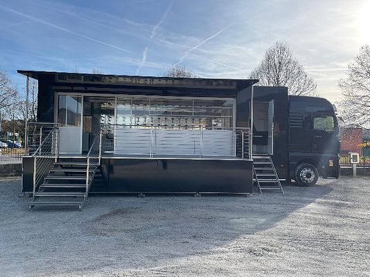 Vehicle image 9 / 15