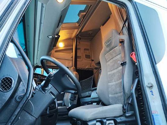 Vehicle image 6 / 15