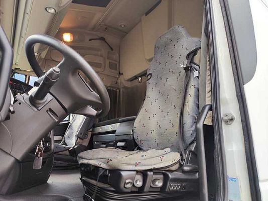 Vehicle image 5 / 14