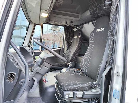 Vehicle image 8 / 15
