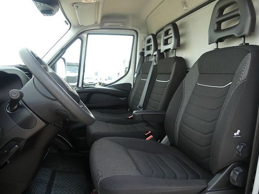 Vehicle image 6 / 7