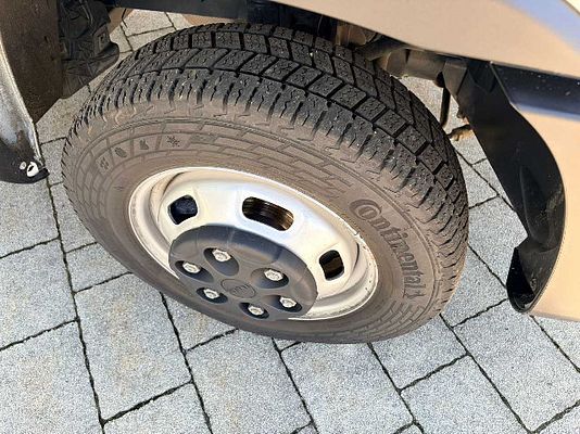 Vehicle image 12 / 13