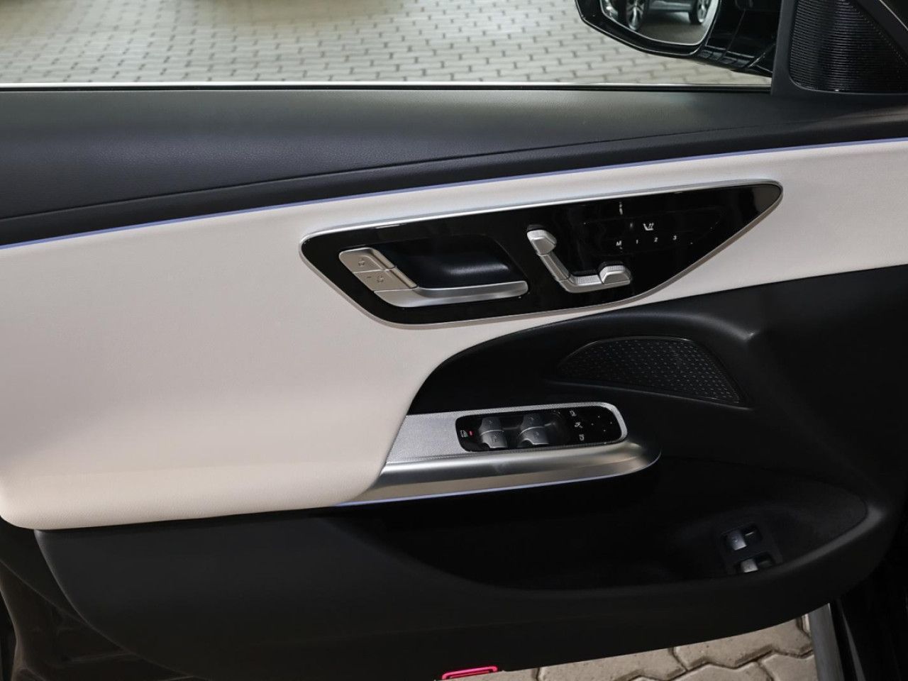 Mercedes-Benz E-Klasse – Bild 12