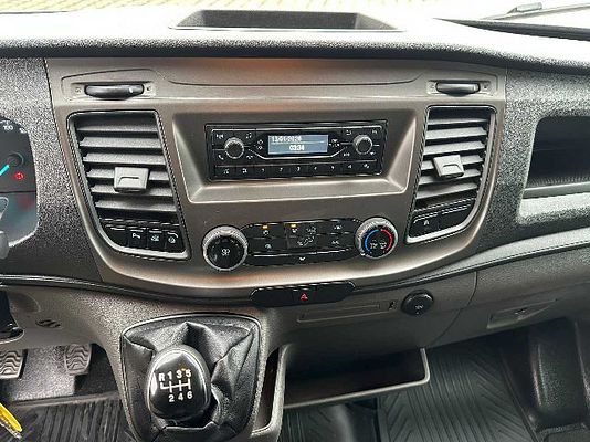 Vehicle image 13 / 14