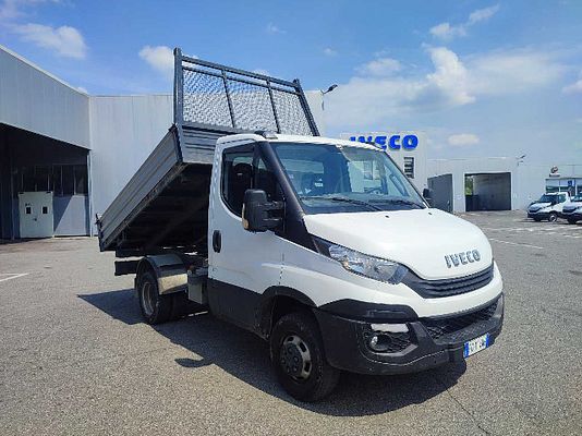 Vehicle image 3 / 10