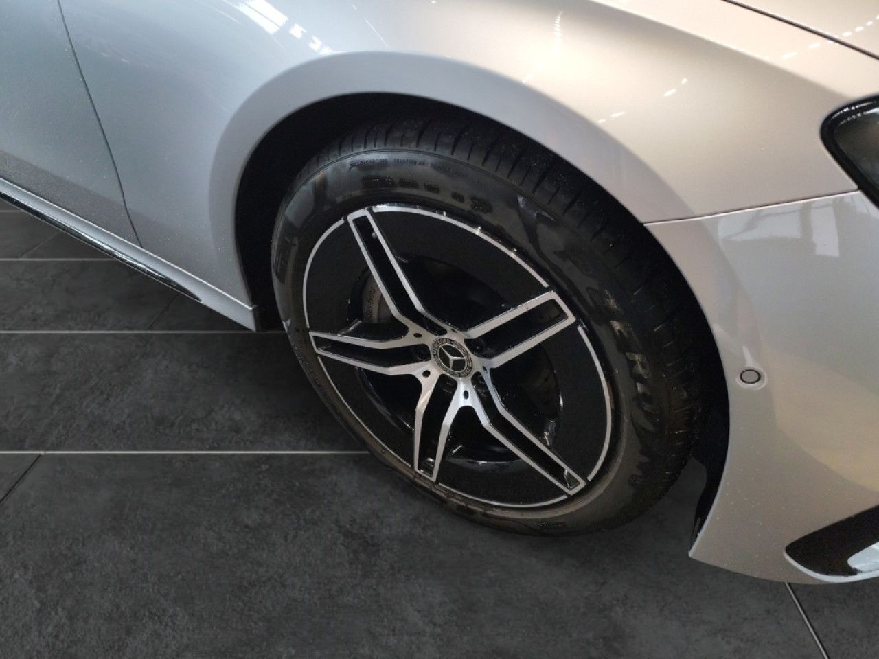Mercedes-Benz E-Klasse – Bild 12