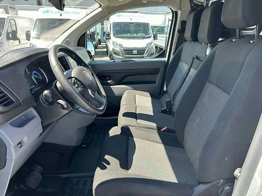 Vehicle image 10 / 15