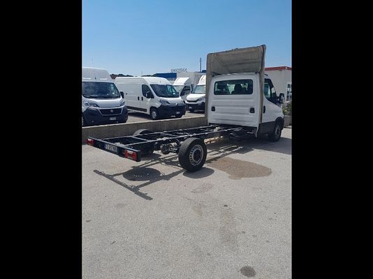 Vehicle image 4 / 17