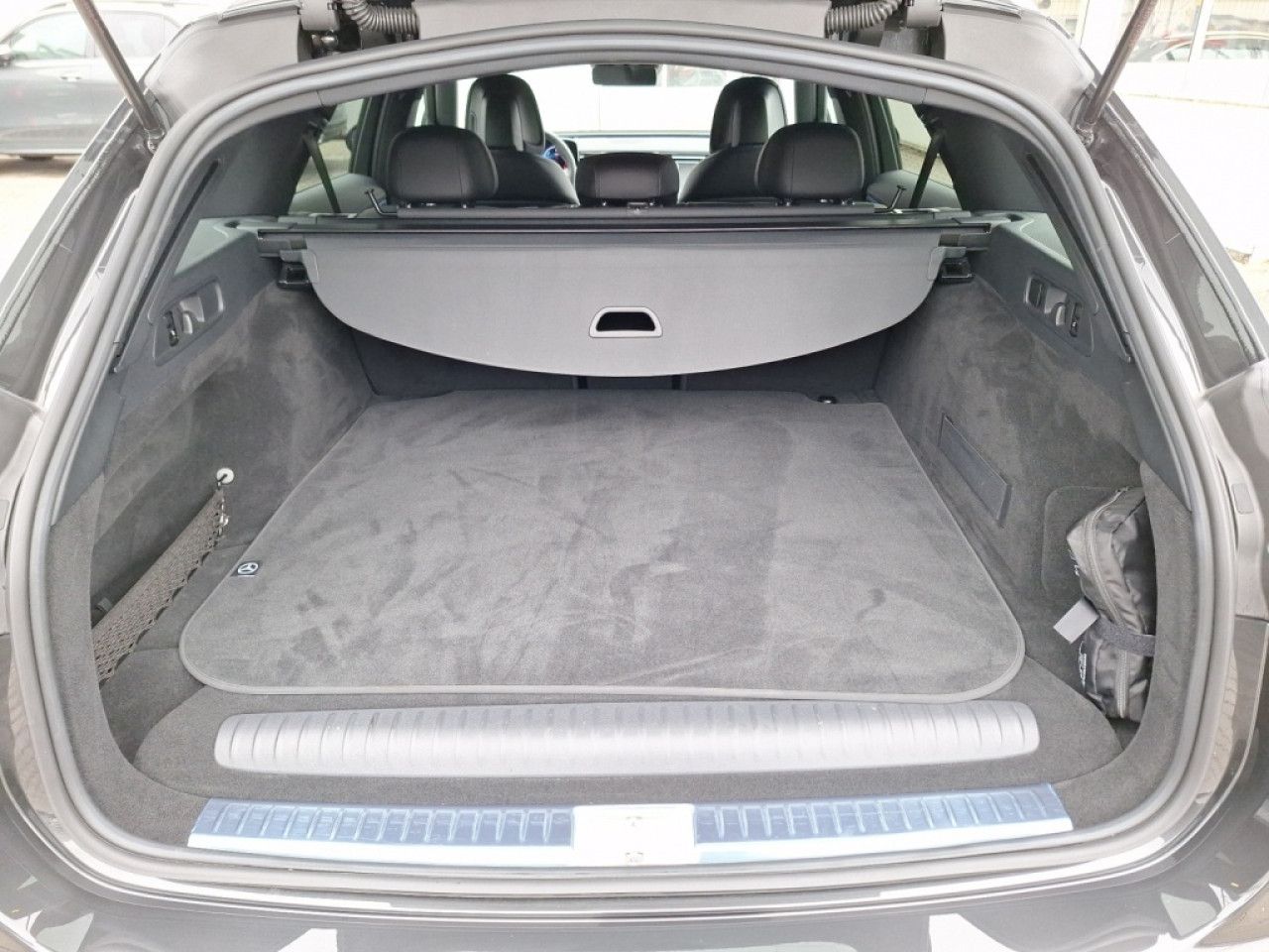 Mercedes-Benz E-Klasse – Bild 18