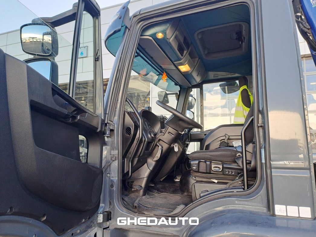 IVECO | EUROCARGO 180E28 CON GRU PM E CASSONE FISSO
