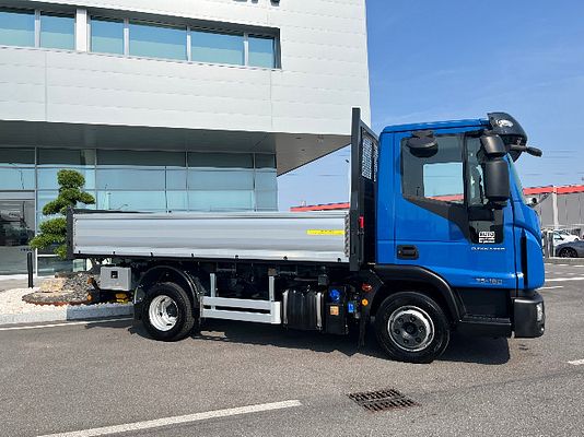 Vehicle image 3 / 14