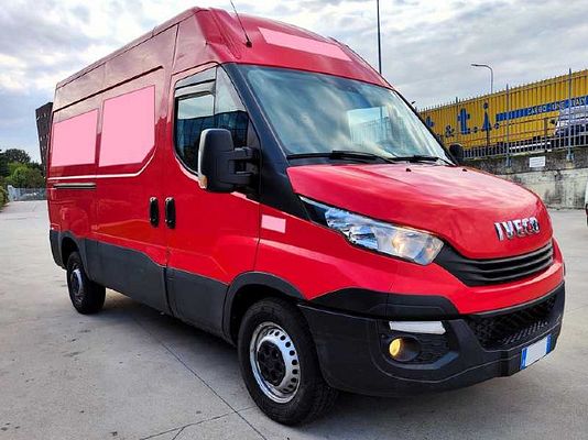 Vehicle image 2 / 9