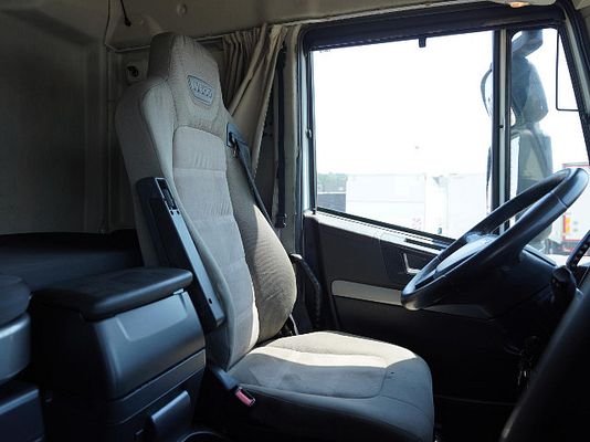 Vehicle image 12 / 15