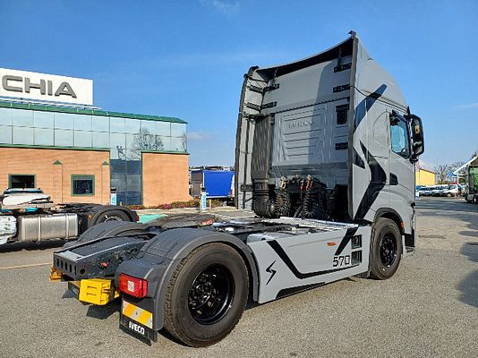 Vehicle image 3 / 13