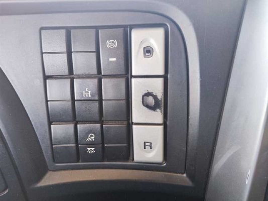 Vehicle image 10 / 14