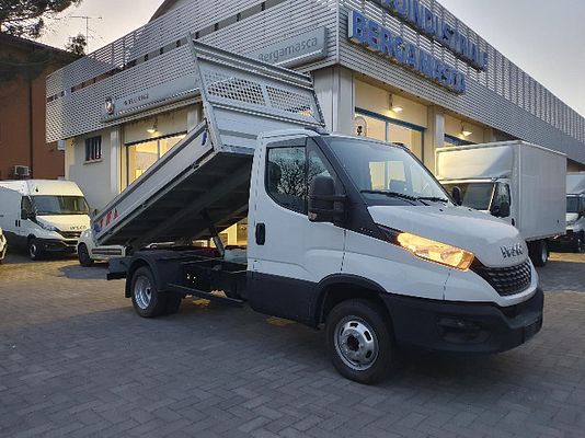 Vehicle image 1 / 10