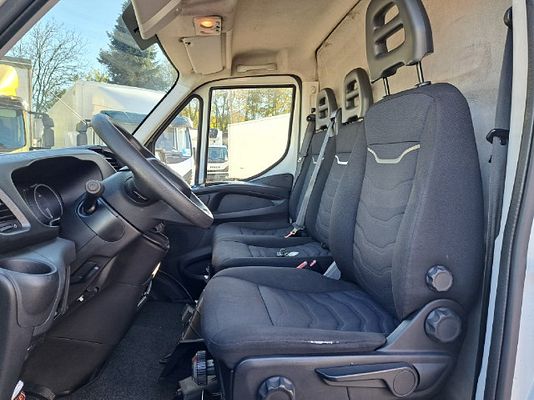 Vehicle image 12 / 14