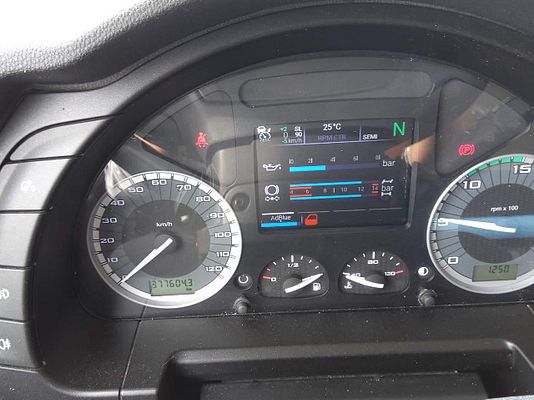 Vehicle image 5 / 6