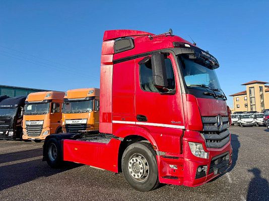 Vehicle image 3 / 15