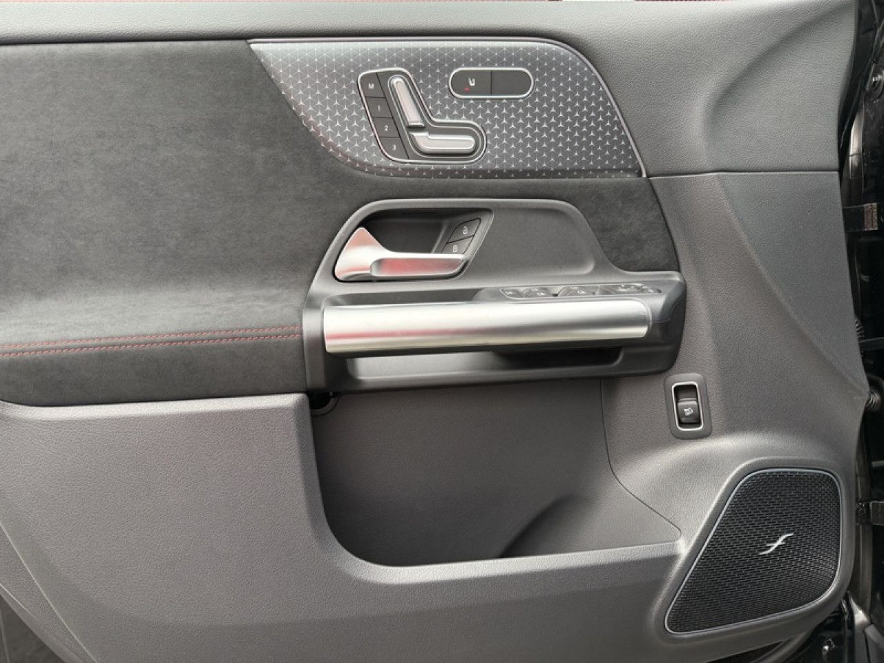 Photo du v&eacute;hicule 17 / 18