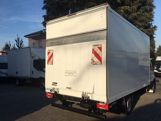 Vehicle image 4 / 10