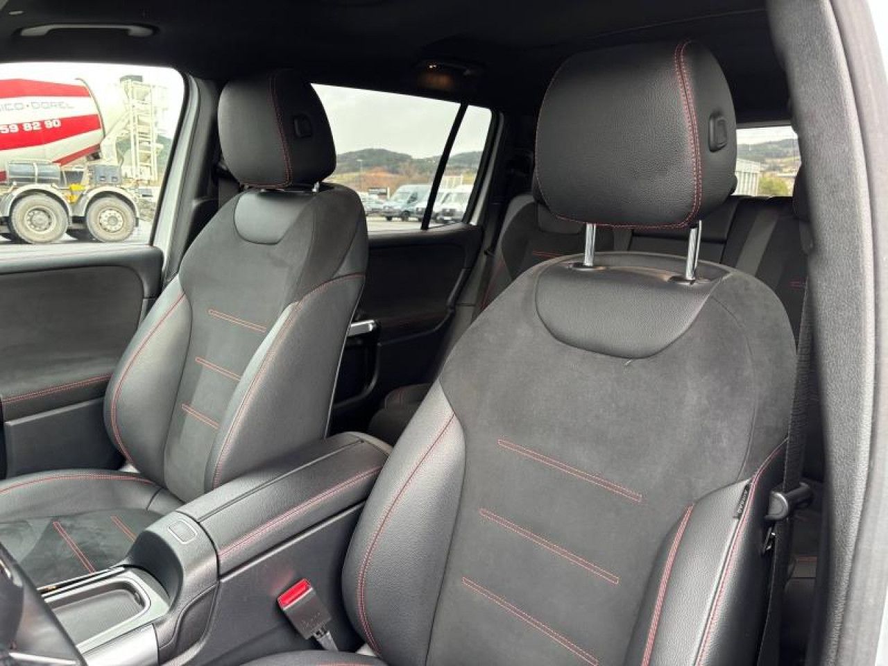 Photo du v&eacute;hicule 10 / 16