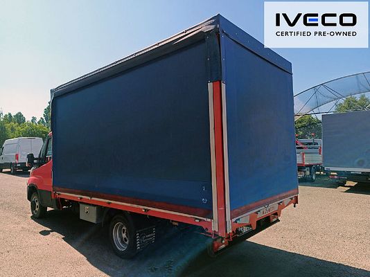 Vehicle image 4 / 4