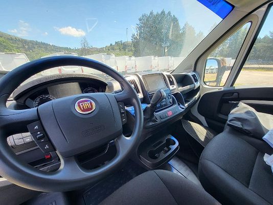 Vehicle image 8 / 8
