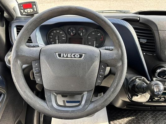 Vehicle image 10 / 15