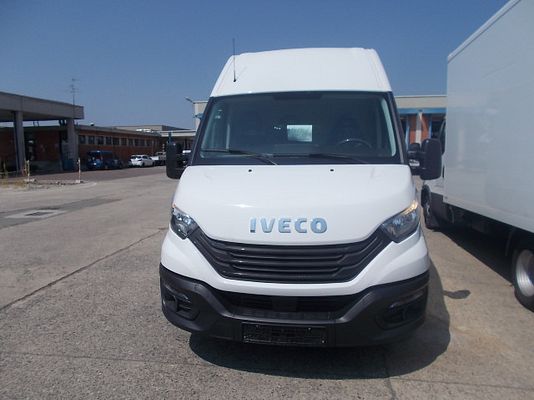 Vehicle image 1 / 8