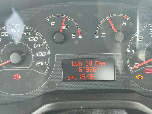 Vehicle image 8 / 10