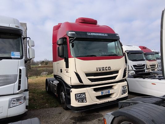 Vehicle image 2 / 17