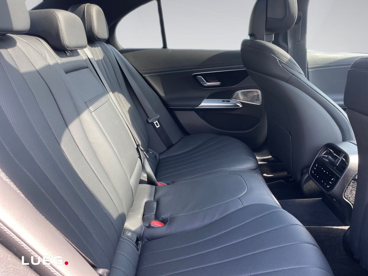 Mercedes-Benz E-Klasse – Bild 12